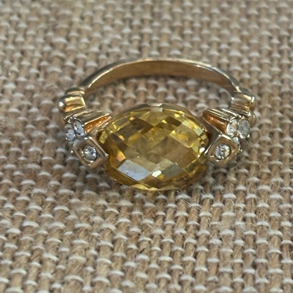 Premier Designs Lemon Drop Ring Yellow Oval Glass Stone Edwardian Size 5 - Picture 1 of 4